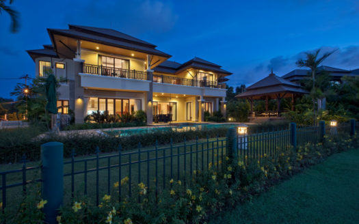 Spacious residence in the Laguna village