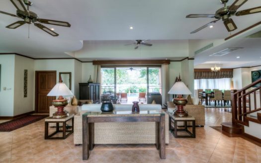 Residence in the Laguna links complex