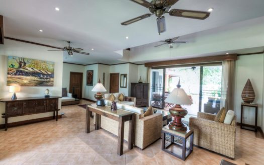 Residence in the Laguna links complex