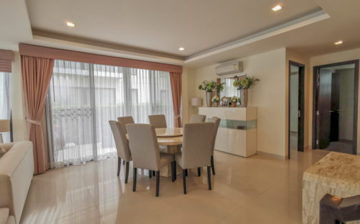 Modern villa in Laguna Park