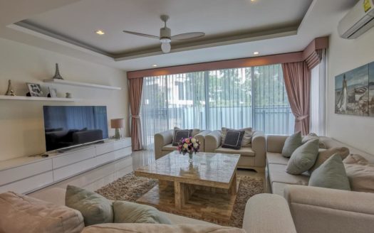 Modern villa in Laguna Park