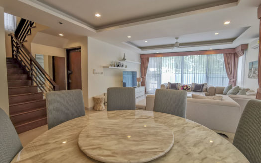 Modern villa in Laguna Park